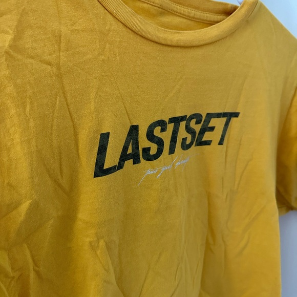 Bundle Of Two Cropped Gym Shirts - Picture 5 of 7